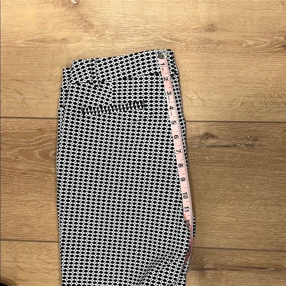 Women’s Black and White Patterned Crop Dress Pants – Size 10 P - Picture 3 of 7